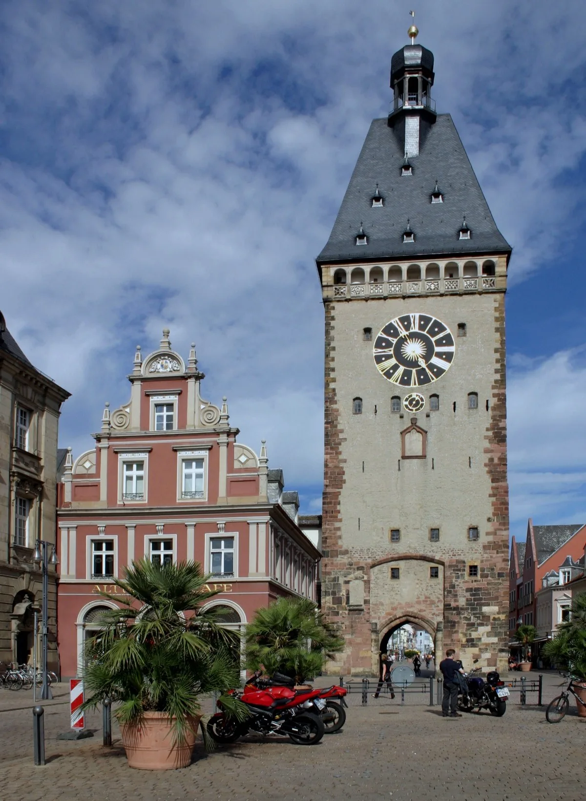 Altpörtel und historische Altstadt von Speyer – Fenstermontage in Speyer von Rheinpfalz Montage
